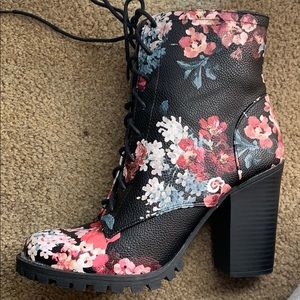 Heeled floral combat boots, Just Fab 7.5